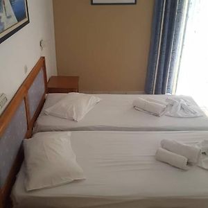 Zimmer mit zwei Einzelbetten